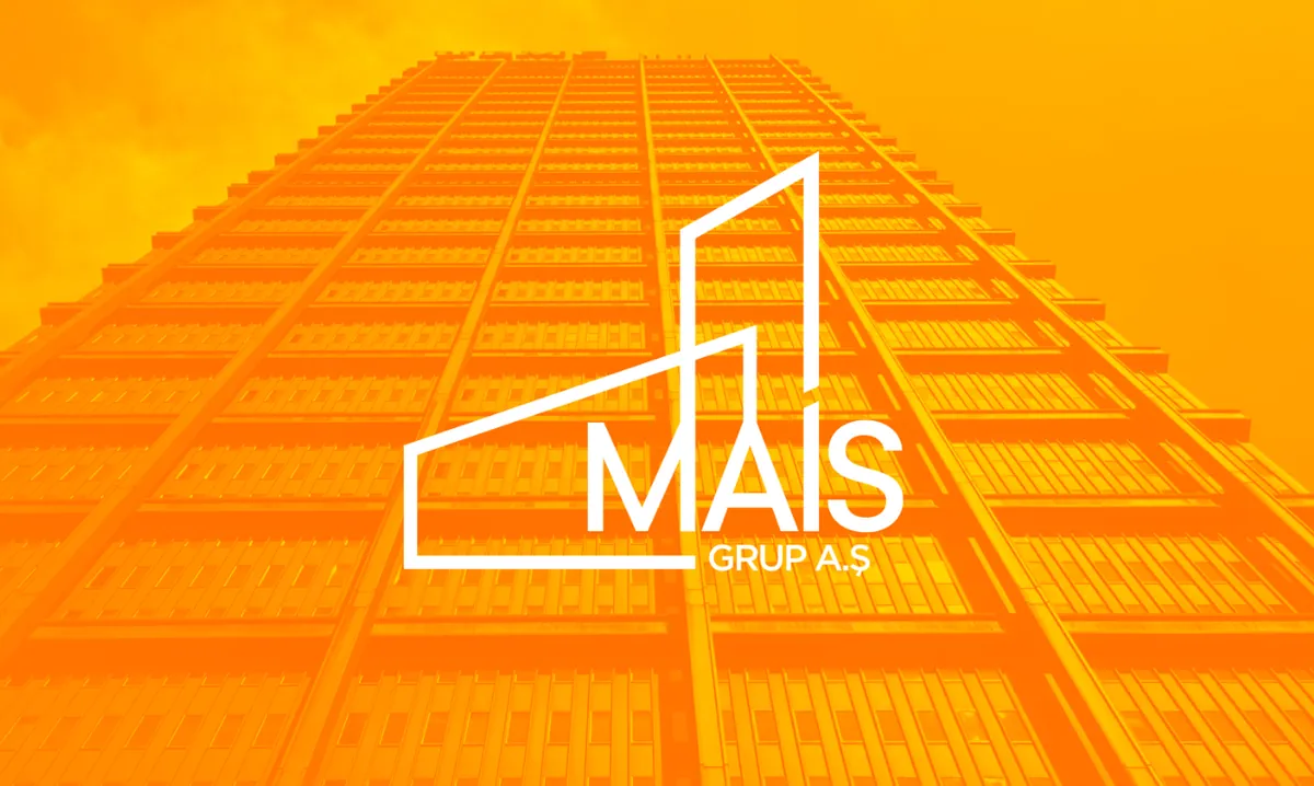 MAİS Grup logosu turuncu tonlu bina cephesi üzerinde